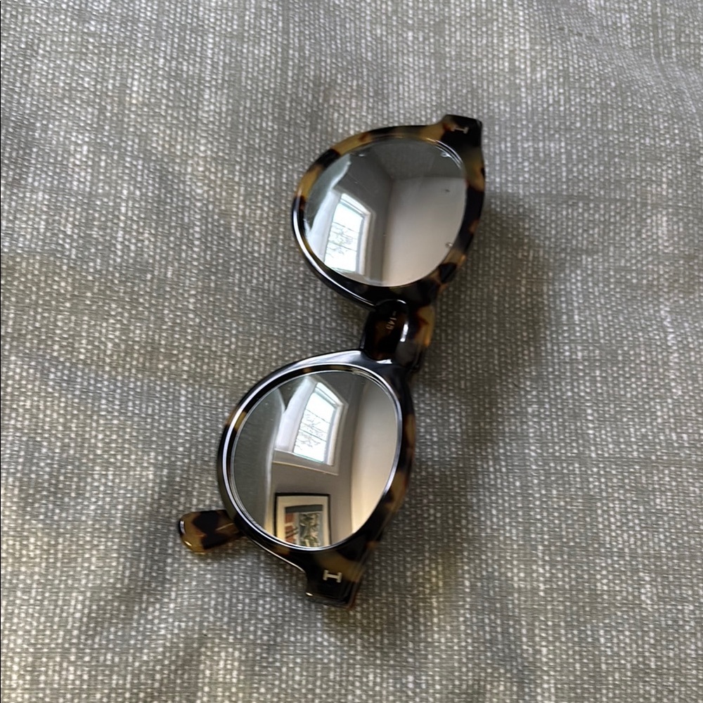 Tortoise Shell Round Sunglasses